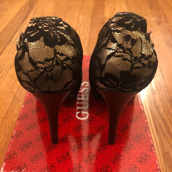 Guess Hondo Black and Gold Lace Peep Toe Pump 8.5 - Picture 6 of 6